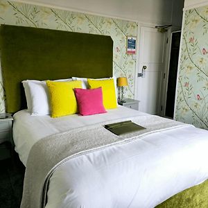 Deluxe Double Room Shower